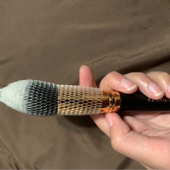 MOTD Tapered Face Brush - Picture 2 of 3